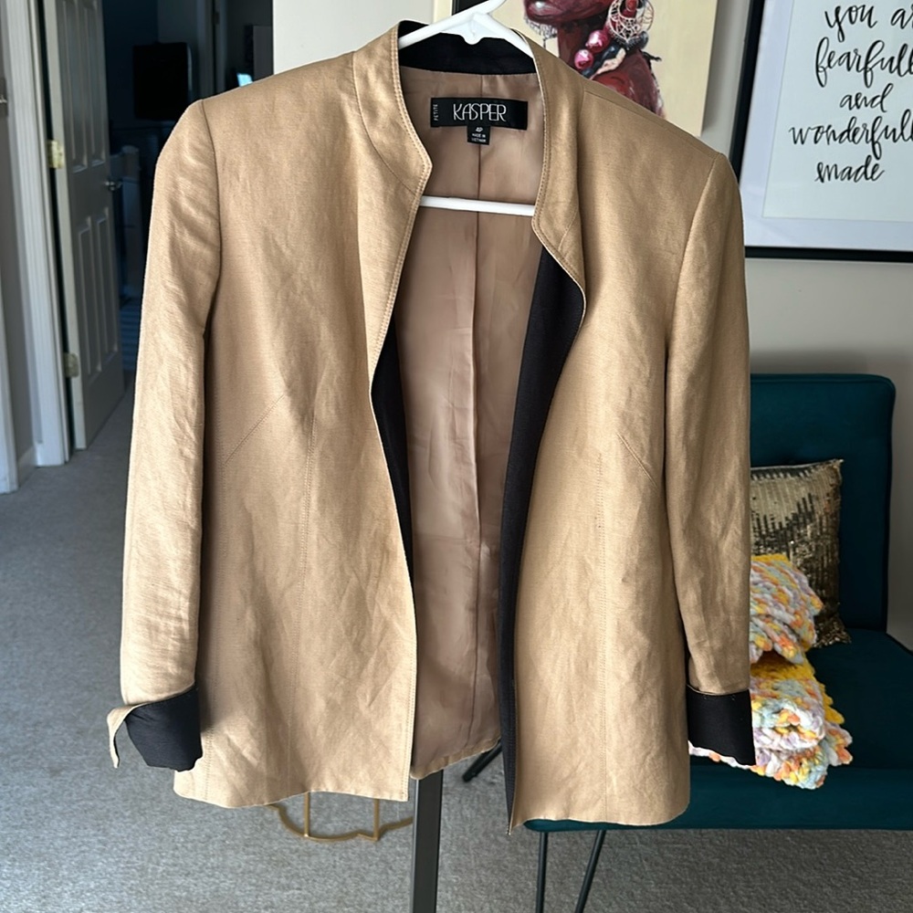 Tan and black 3/4 sleeve blazer